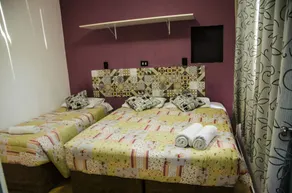 Hotel Pousada Iracemar, 60m da Praia da Enseada, Piscina Aquecida ao Ar Livre para Relaxar em Qualquer Estação, Café da Manhã, Estacionamento, Recepção 24h, Aproveite o Mar, Passeios e Atividades Náuticas a 100 metros - Ausblick vom Zimmer