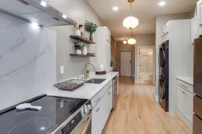 Historic Lawrenceburg Loft: Balcony + Square Views - Interiør