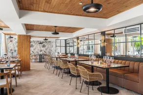  The Garden Hotel & Resort  - Restaurant