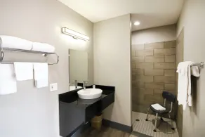 Home 6 by Townhouse Topeka KS I 70 - Salle de bain
