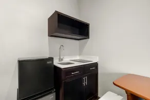 Suburban Studios Ridgecrest near China Lake Naval Station - Zimmer