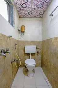 HOTEL GOLDEN PLAZA - Bathroom