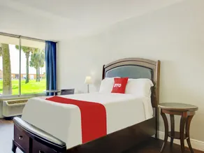 OYO Hotel Dundee By Crystal Lake - Chambre