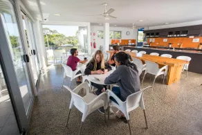 The Island Accommodation - Restaurant
