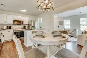8 Mi to Mercedes-benz: Upscale ATL Gem w/ Balcony - Innenbereich