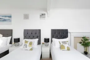 Skyvillion - London Enfield 4 Bedroom Cosy House Free Parking Garden - Rom