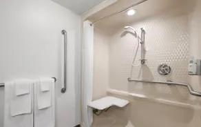 Garner Hotel Totowa by IHG - Badezimmer