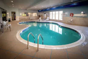 Holiday Inn Express & Suites Fairmont by IHG - Piscine