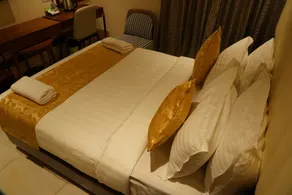 The Kings Park Grand-Near US Consulate - Room
