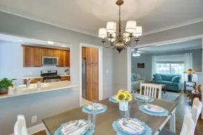 Charming Tulsa Bungalow w/ Furnished Deck! - Interiør