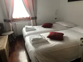 Alpen Hotel Chalet - Værelse