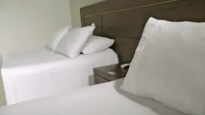 Hotel Portales Del Campestre - Room