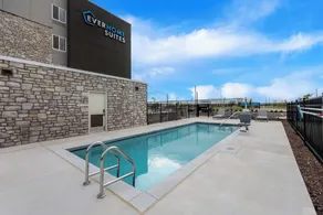 Everhome Suites Fayetteville near Fort Bragg - Piscine