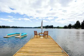 Lake Spanaway Retreat: Home w/ Private Beach! - Innenbereich