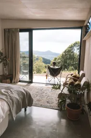 Blackbird - Room