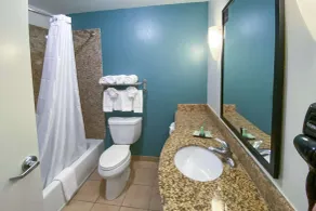 Sleep Inn & Suites Pearland - Houston South - Bathroom