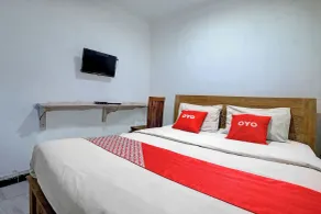 OYO Life 92877 Hotel Rainbow 7296 - Habitación
