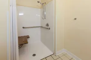 Super 8 by Wyndham Big Rapids - Salle de bain