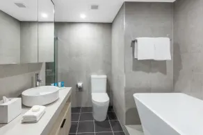 Meriton Suites Bondi Junction - Bathroom