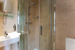Nearwater - Bathroom