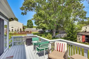 Bright Narragansett Beach Escape w/ Deck & Yard! - Intérieur