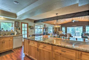 Gorgeous Oakhurst Retreat w/ Swimming Hole! - Innenbereich
