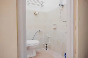 RedDoorz Syariah near Stadion Maulana Yusuf - Salle de bain
