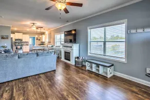 Ocean Isle Beach Escape - Centrally Located! - Intérieur