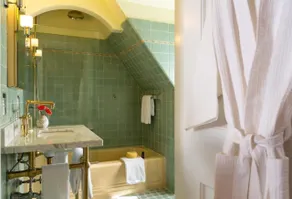 The Inn at Tacaro Estate - Bathroom