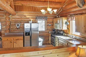 Wonderful Home on Sand Lake w/ Expansive Porch! - Innvendig