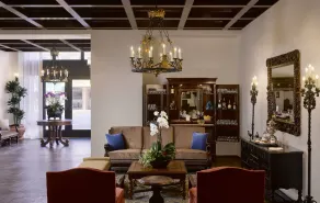 Plaza la Reina - Hall