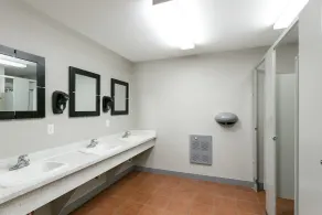  HI Kelowna Hostel - Salle de bain