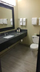 Super 8 by Wyndham Copley Akron - Salle de bain
