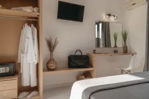 White Canvas Boutique Studios - Room