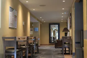 Comfort Inn & Suites - Hall