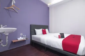 RedDoorz near ITC Mangga Dua - Room