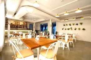 Bloom Boutique l Signature Towers - Restaurant