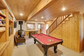 Peaceful & Idyllic Forest Cabin w/ Pool Table - Interiør