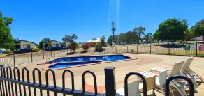 Capital Country Holiday Park - Pool