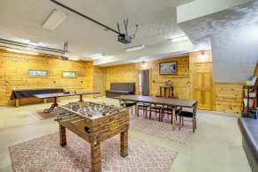 Live Large on Saddle Lake! Family Home w/ Dock - Innenbereich