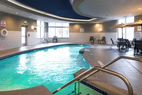 Holiday Inn Express and Suites Madison Central by IHG - Basseng