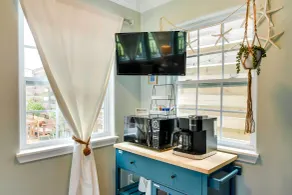 1 Block to Beach: Galveston Coastal Cottage - Intérieur