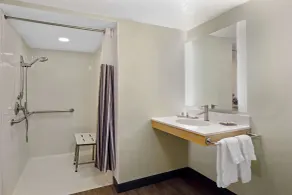 La Quinta by Wyndham San Francisco Airport North - Free Airport Shuttle - Salle de bain