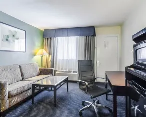 Rodeway Inn & Suites Williamsburg Central - Vue de la chambre