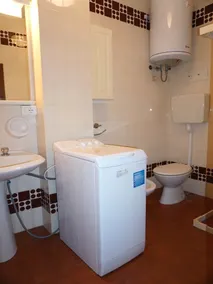 Homely flat with shared pool - Bathroom