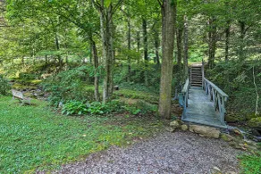 Roan Mountain Creekside Cabin: Hike & Fish! - Innvendig
