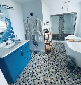 Moonlight Beach Suites - Bathroom