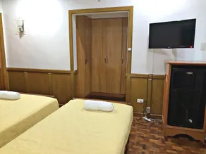Tahanan Lakeview Hotel - Room