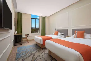 Hawthorn by Wyndham Kunming Anning - Quarto