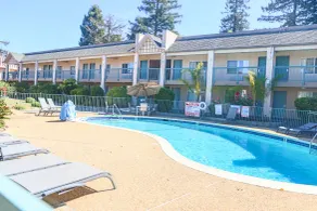 Days Inn by Wyndham Redwood City - Piscine